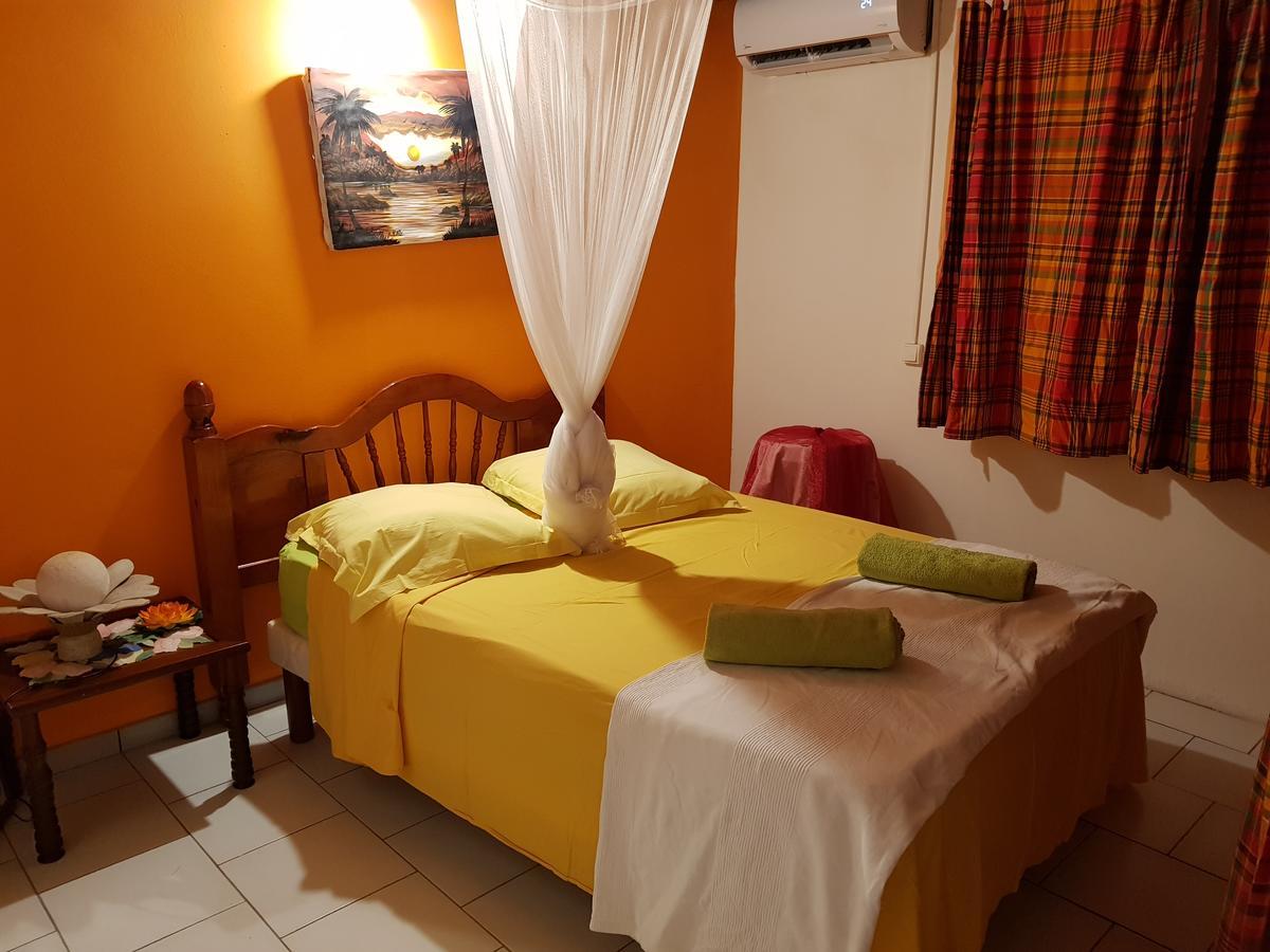 Bel Appartement - proche des plages de Sainte Anne Extérieur photo
